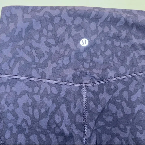 Lululemon Align Crop 21” LS Leopard Deep Navy Size 4 Nulu Leggings - Picture 2 of 9